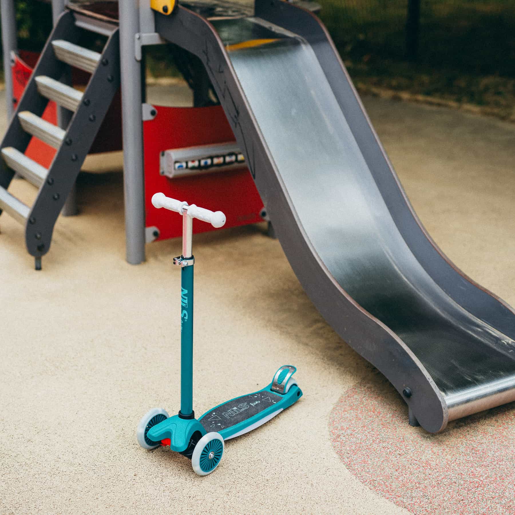 Nils Fun HLB1310 LED Kids Scooter Green - perfect as a gift 8