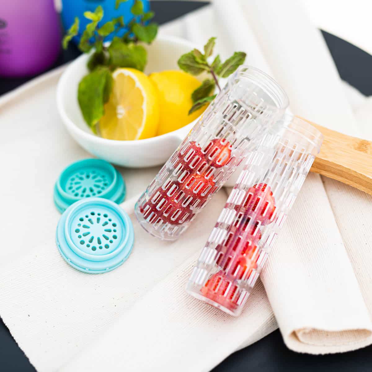 Nils Camp Tritan bottle green-pink 950 ml - perfect for everyday use 4