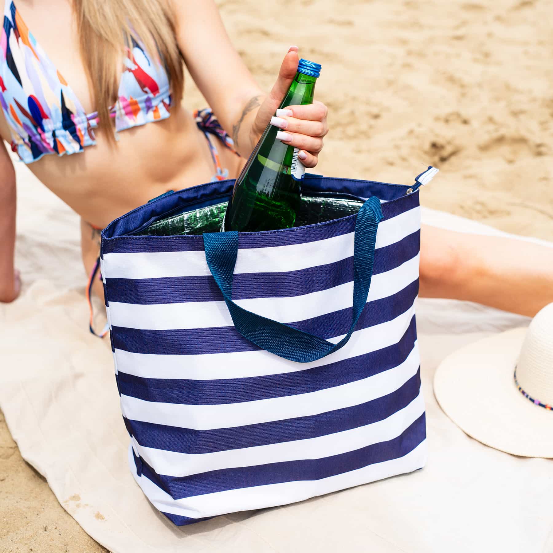 NILS Blue thermal bag 32L - perfect for picnic and beach 4