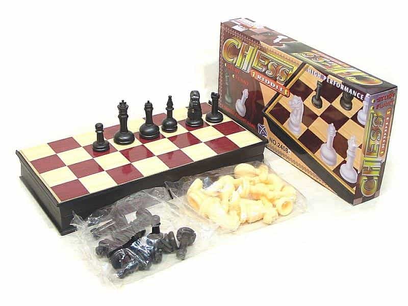 Classic chess set - wooden box, perfect as a gift 1