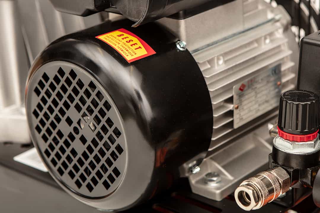 Oil compressor 150l - essential in every workshop 9