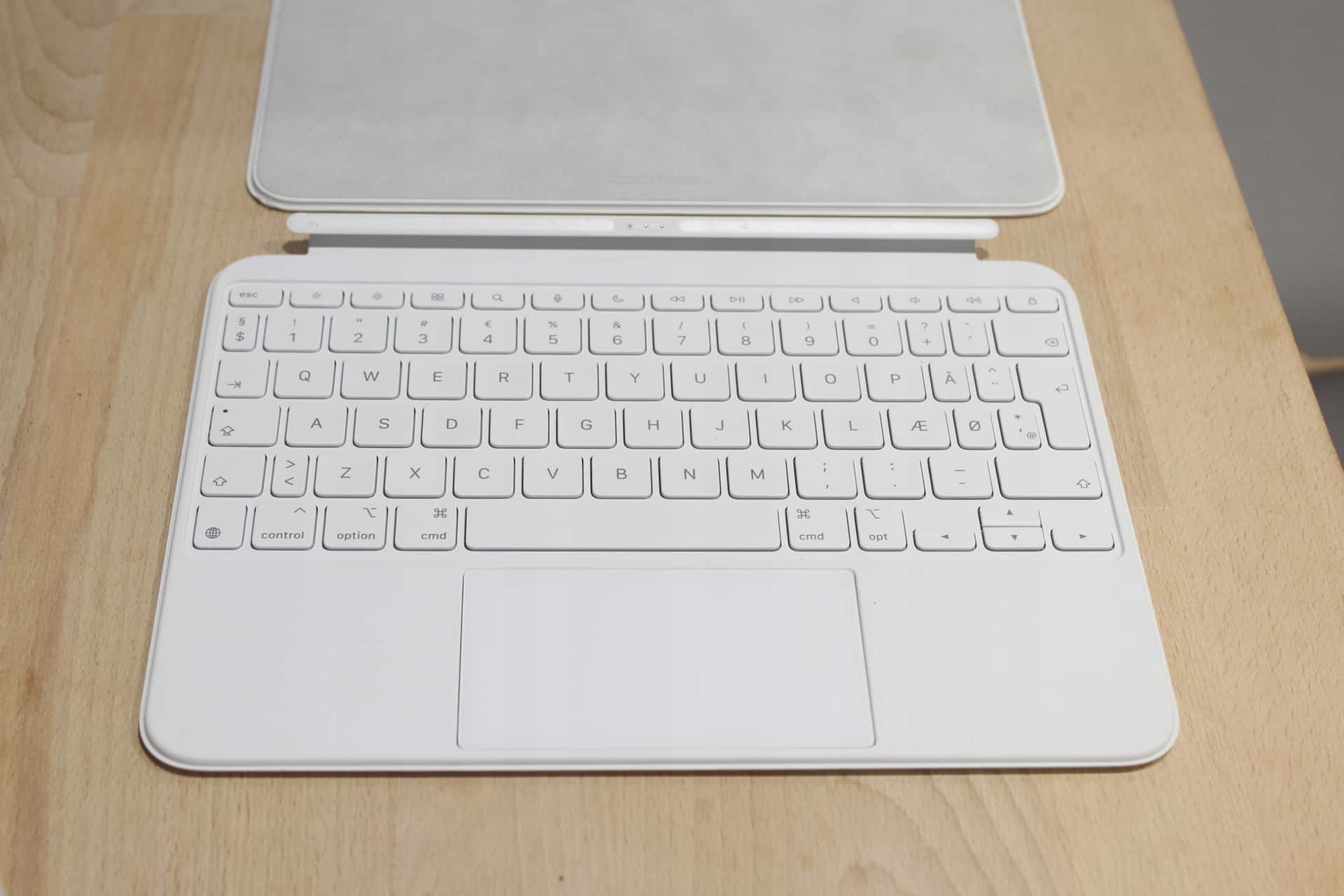 Apple Magic Keyboard iPad Air 13 M3 white German - Comfort and style