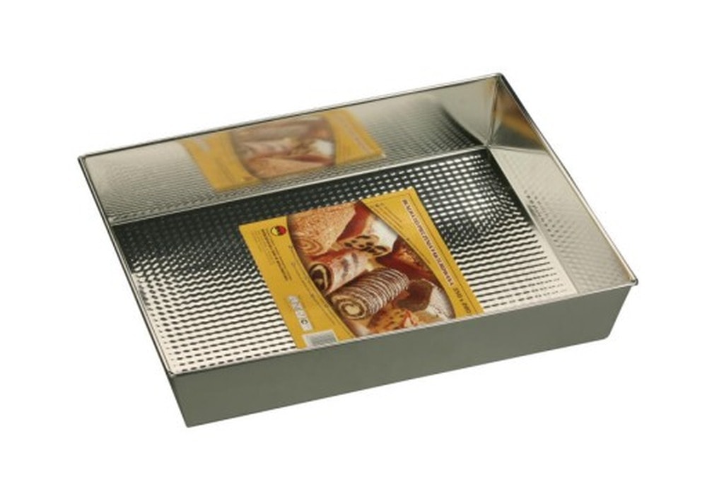 Baking tin - ideal for baking cakes and pies