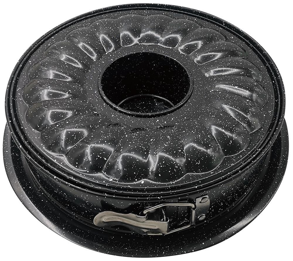 Cake pan with bundt cake insert - perfect for your kitchen