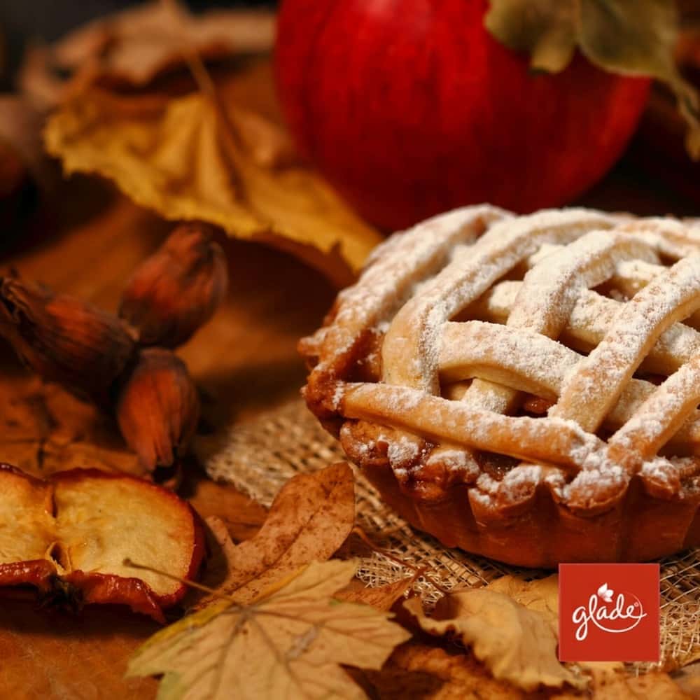 Glade Warm Apple Pie - Air freshener 300 ml - Apple pie scent