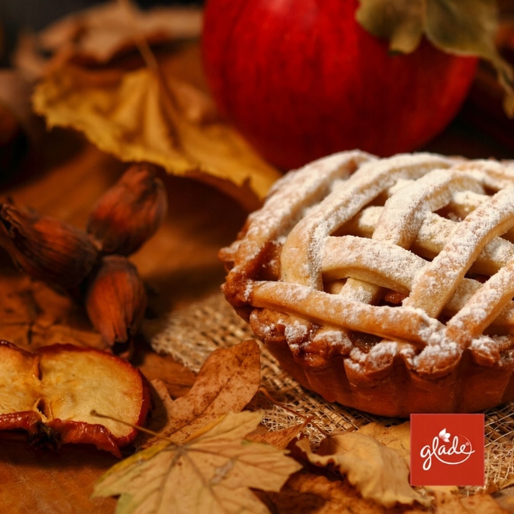 Glade Warm Apple Pie - Air freshener 300 ml - Apple pie scent