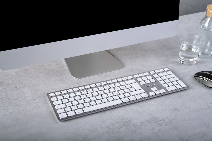 Wireless Slim Keyboard Silver Compatible with Mac - ideal for office