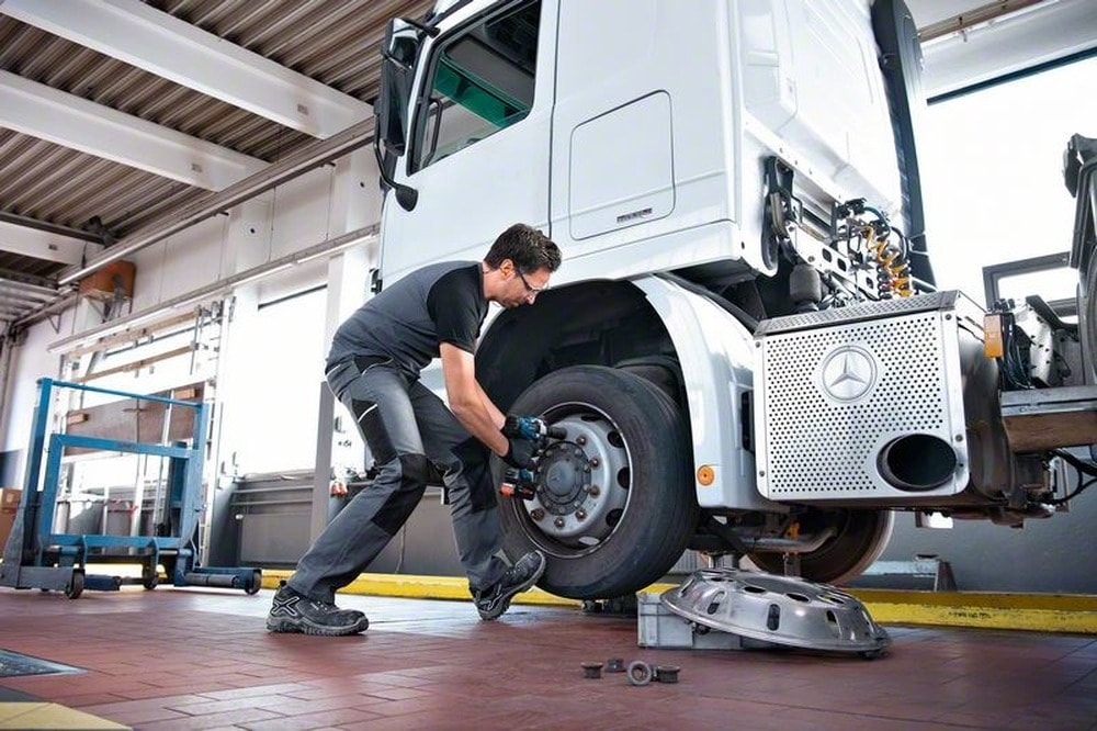 Bosch GDS 18V-1000 Professional - Cordless impact wrench for professionals