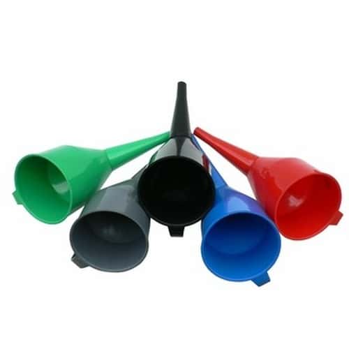 Angled fuel funnel with CC tip - reliable refueling