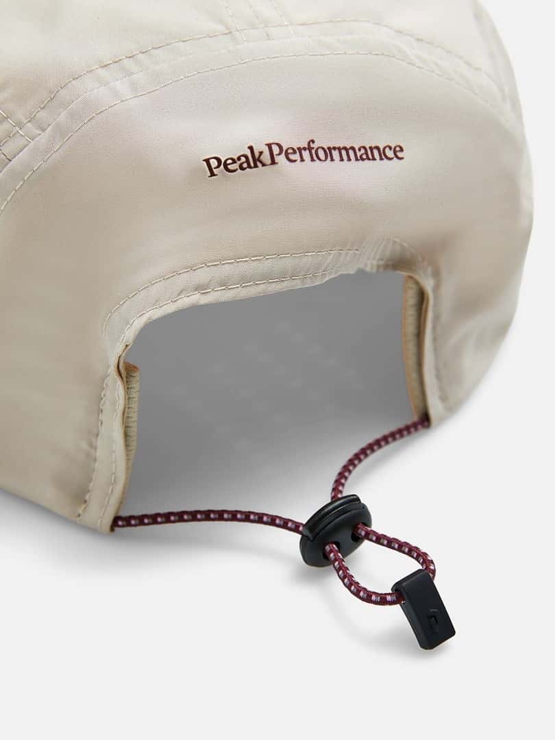 Peak Performance Cap Lightweight - Beige, perfect for everyday