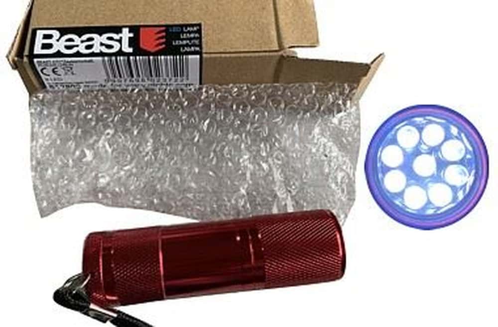 Small camping flashlight 9-LED - perfect for spotlighting and illuminating the way