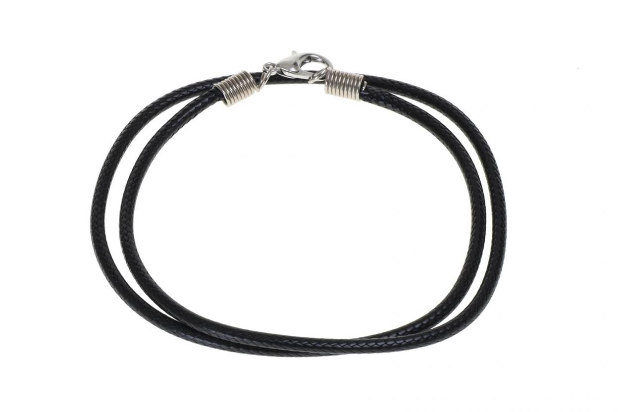 Black necklace - elegant accessory for every outfit