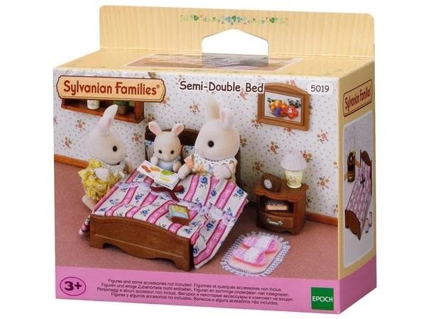 Sylvanian Families Double Bed with Accessories - perfect for playing