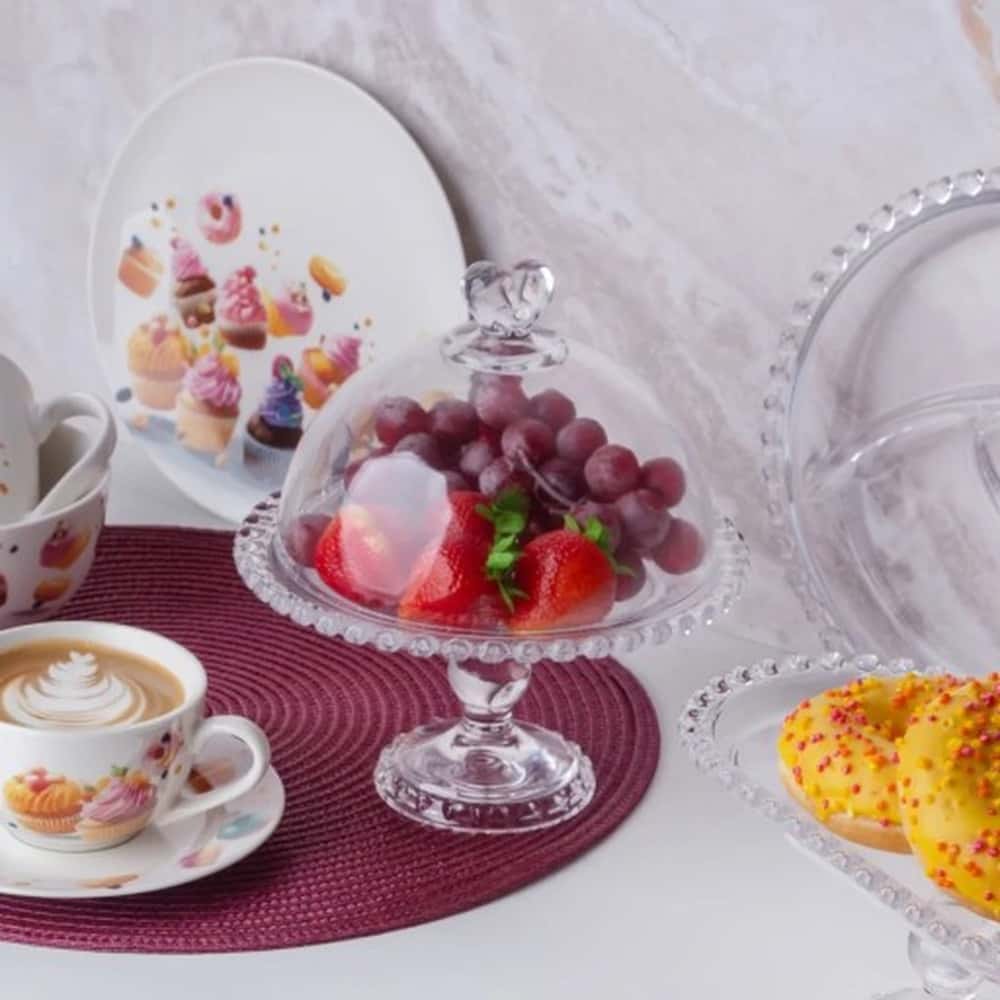 Glass plate with dome Love 19.5 cm - ideal for serving cakes