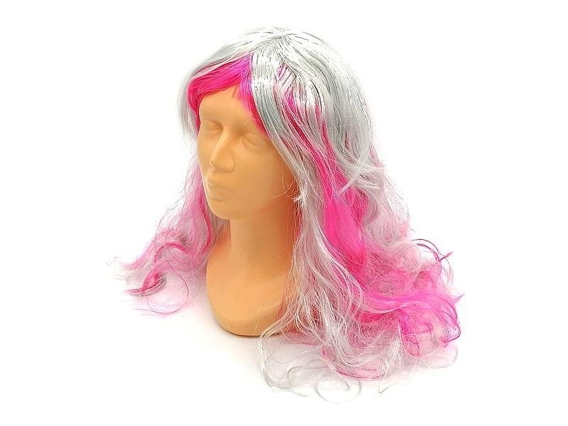 Gray wig with highlights - ideal for transformation and fun