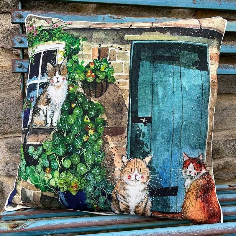 Pillow CU59 Cats in the countryside - Charming decoration for any interior