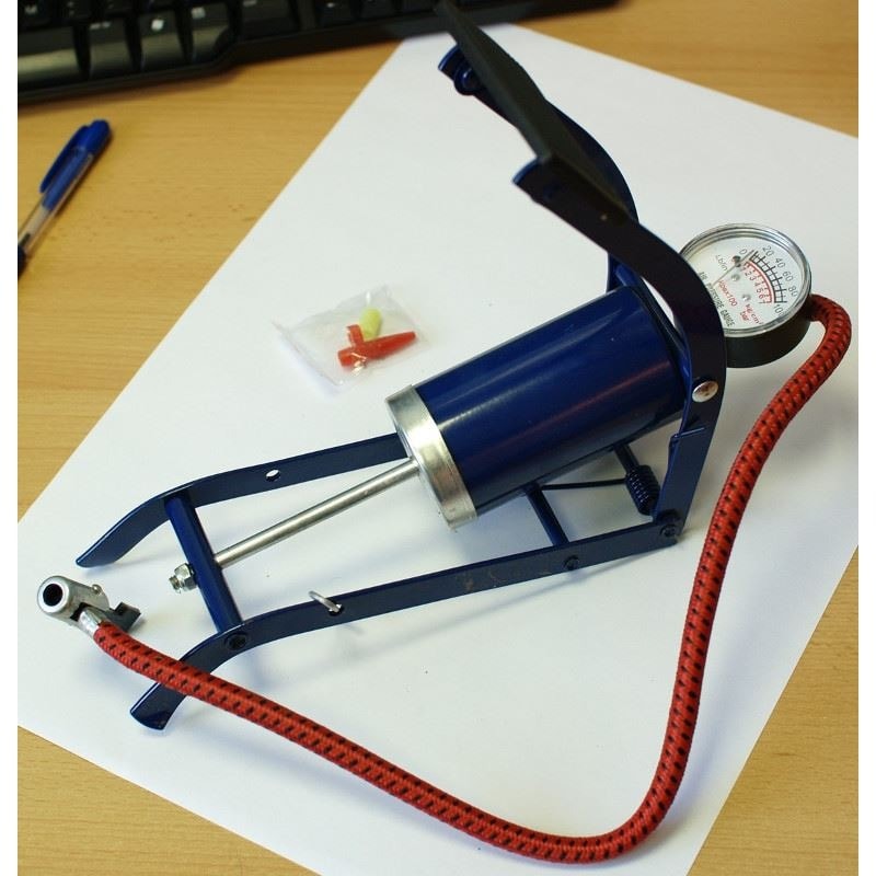 Foot pump with manometer - reliable for inflating tires