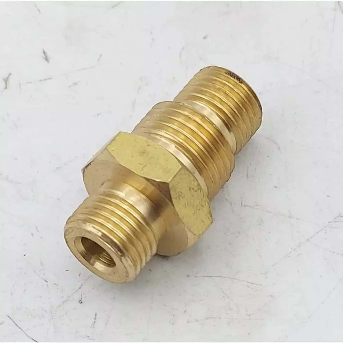 Fuel line connector - secure connection