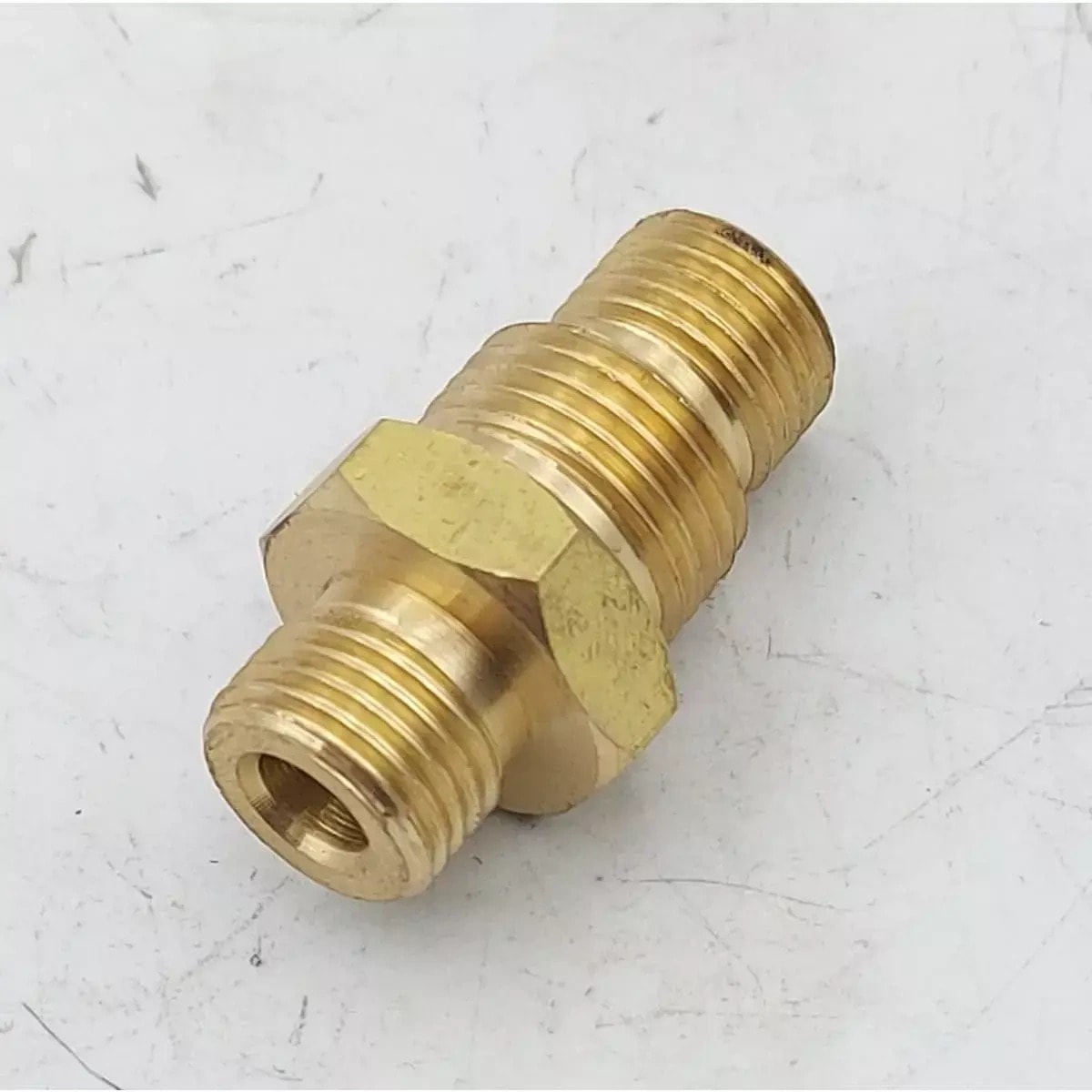 Fuel line connector - secure connection