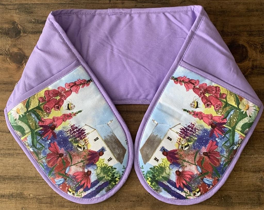 Alex Clark Kitchen gloves GLV15 Bees in the garden - perfect for any kitchen