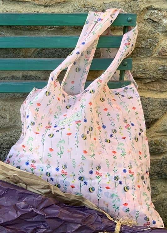 RE07 Shopping bag Bees and flowers - perfect for everyday use