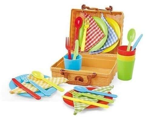 Picnic dish set in basket - perfect for trips